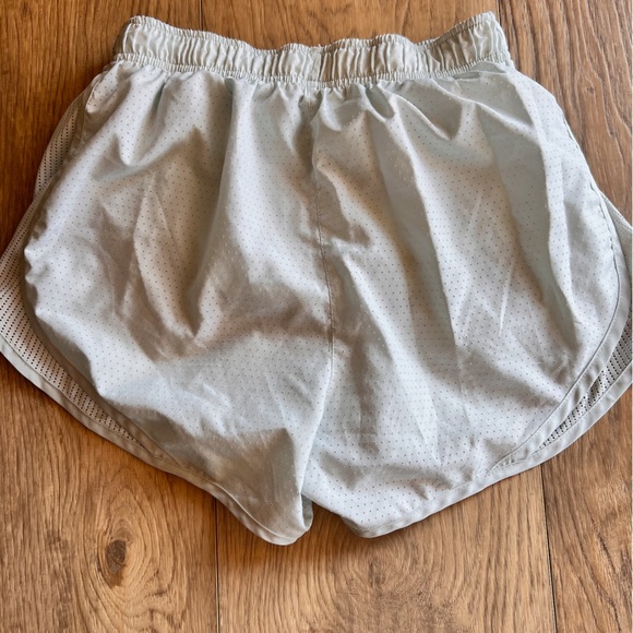 NIKE/UA/Gap Fit Shorts Bundle of 4 Women’s Running Shorts Lined Athletic Shorts - Picture 15 of 16